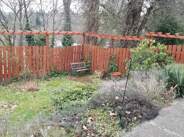 10502 Victory Ln NE, Seattle, WA 98125