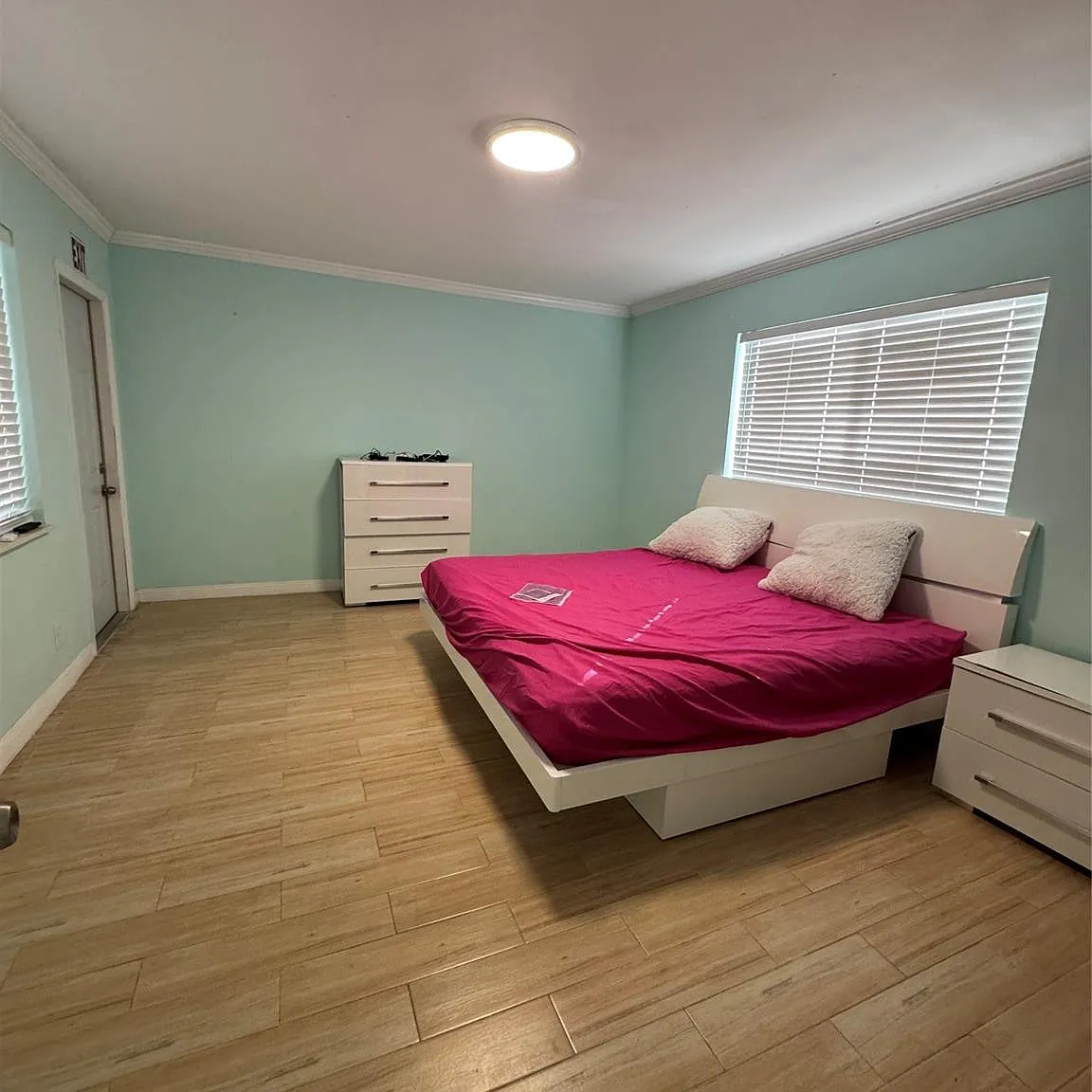 1 bed, 1.0 bath, 3868 sqft, $2,350 — Photo 4