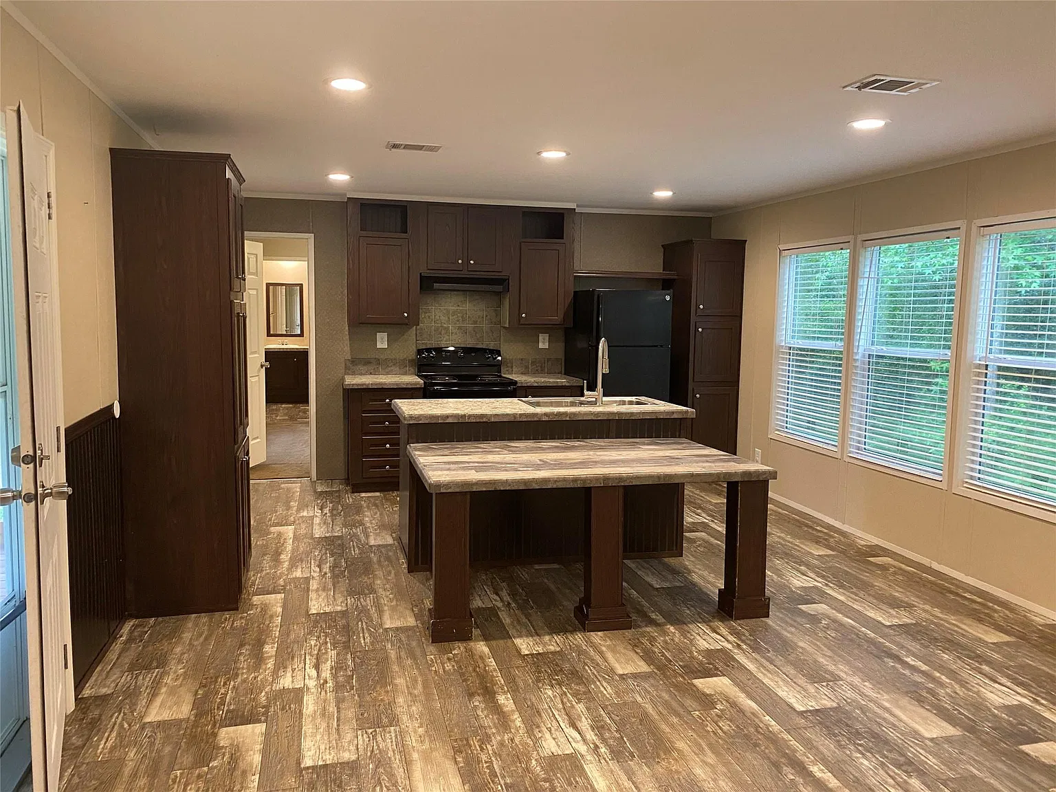 3 bed, 2.0 bath, $1,300 — Photo 1