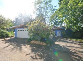 19 Oak Ridge Rd, Branford, CT 06405