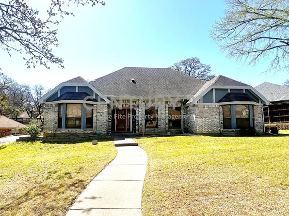 812 Newport Rd, Fort Worth, TX 76120
