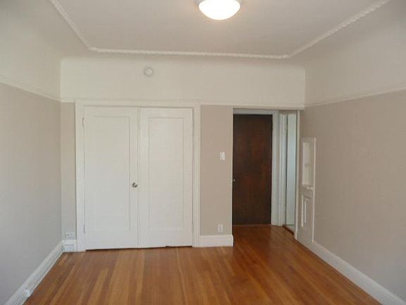 3rd image of 1895 Chestnut St
