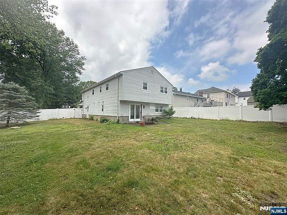2nd image of 217 Rockland Ave