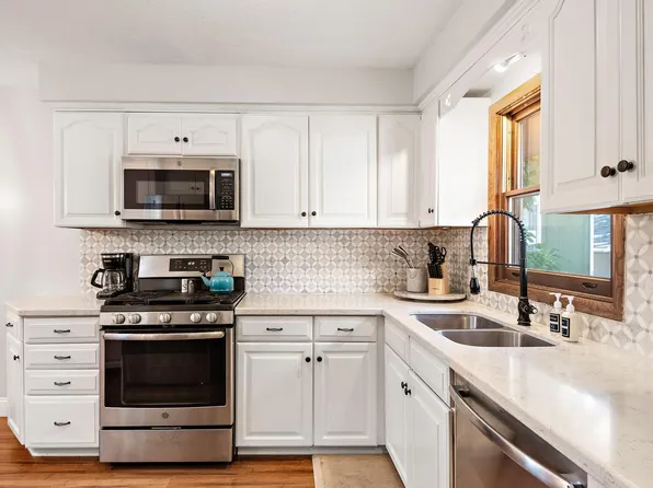 3939 Abbott Ave N, Robbinsdale, MN 55422