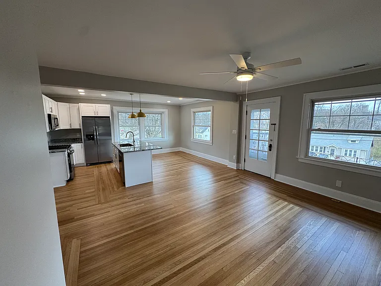 724 S Grand Ave — Photo 4
