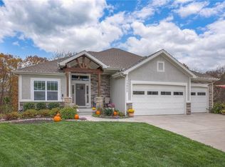 13855 Clear Creek Dr, Kansas City, MO 64152
