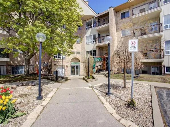 15 Hofstetter Ave #108, Kitchener, ON N2A 3Z7