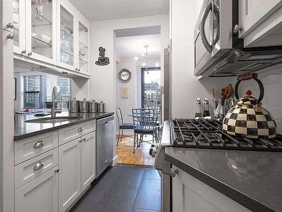 4th image of 345 E 52nd St APT 11A