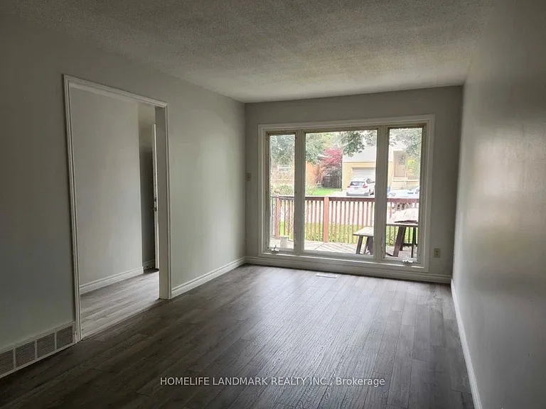45 Scotchmere Cres — Photo 5