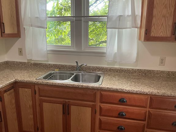 4th image of 722 Forest Dr