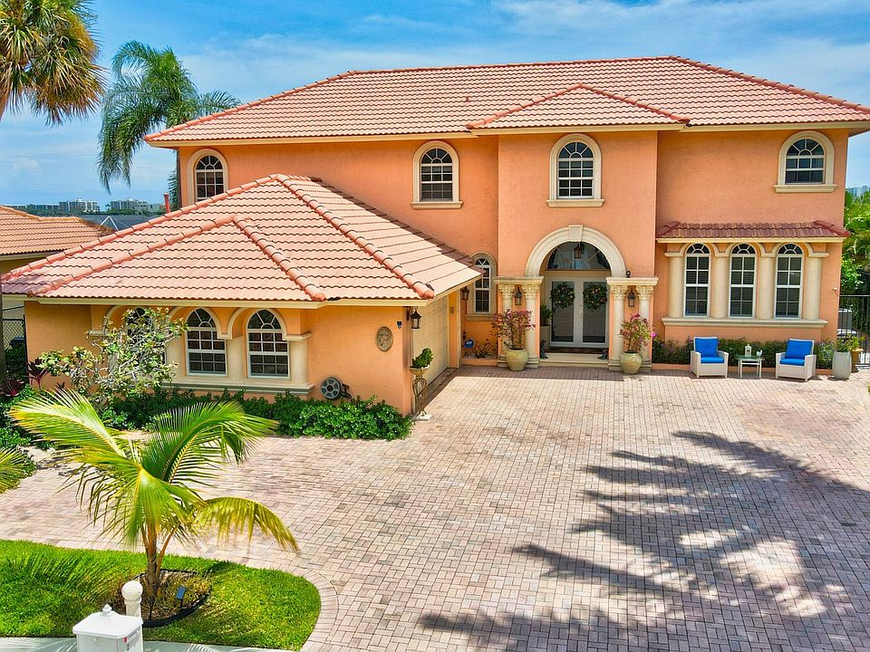1st image of 2 Lakeside Palms Ct