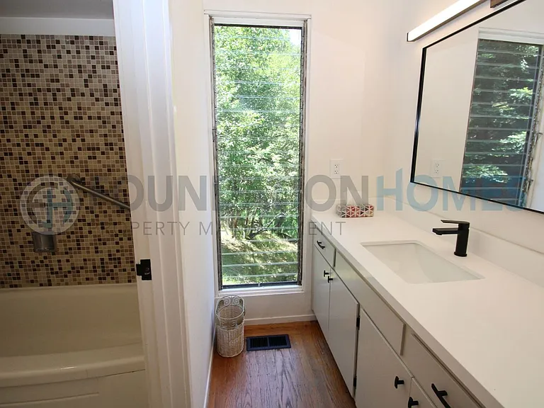 140 Redwood Rd — Photo 30