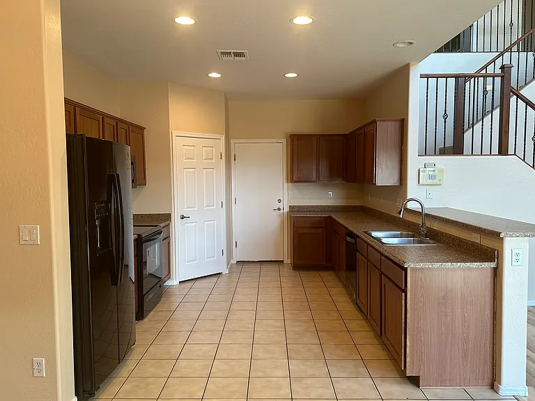 15902 W Fillmore St — Photo 6