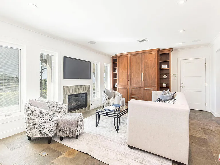 17108 Oak View Dr — Photo 9