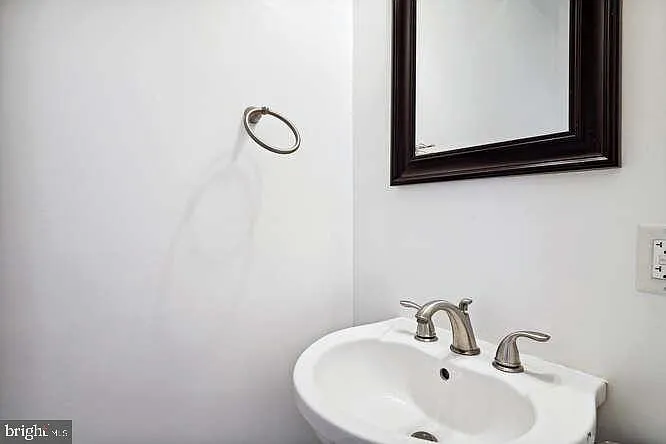 1337 Girard St NW #4 — Photo 5