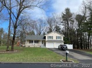 10 Ridgewood Dr, West Suffield, CT 06093