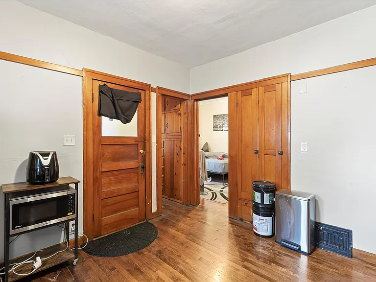 2745 N Frederick Ave — Photo 11