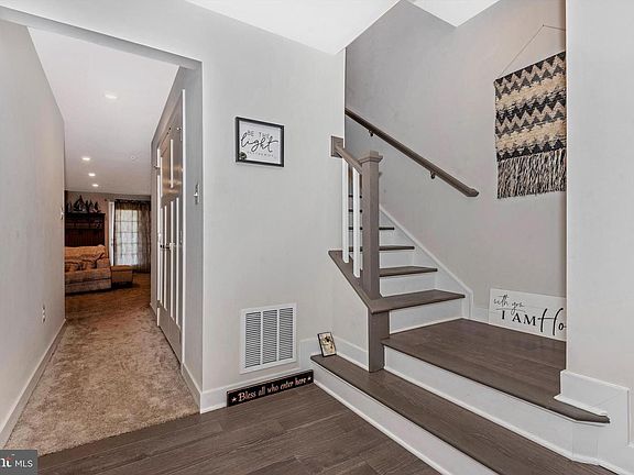 4th image of 10136 Hutzell St
