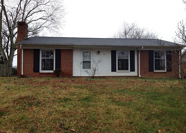 1st image of 220 Woodhaven Dr