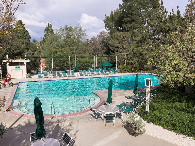 2528 Angelo Dr — Photo 22
