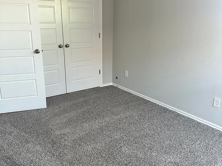 230 SW 34th St #913 — Photo 5