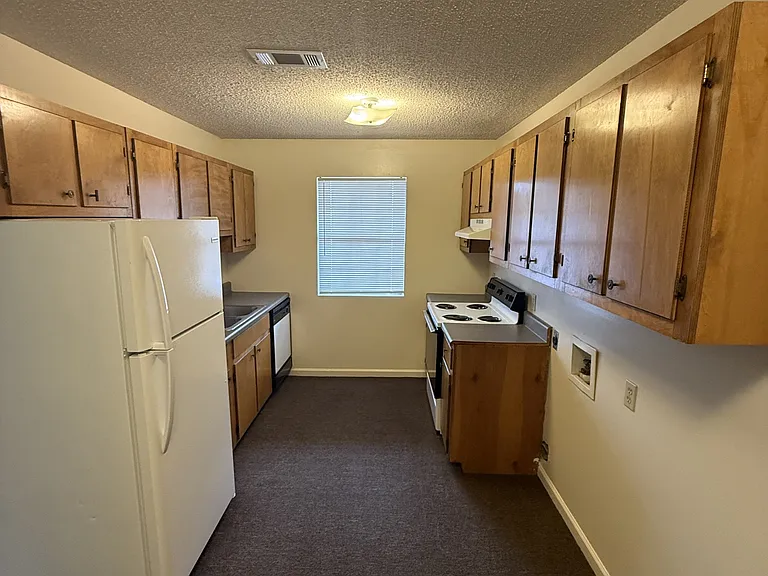 2404 McConnell Cir — Photo 3