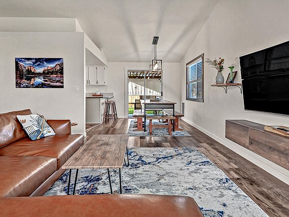 4th image of 6895 N Amesbury Way