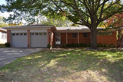 2nd image of 1605 Westcrest Dr