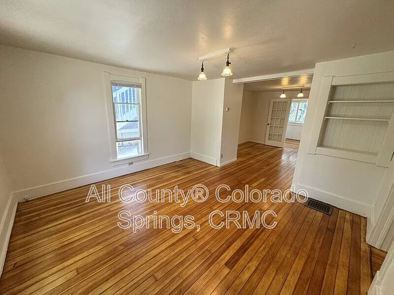 811 E Kiowa St — Photo 5