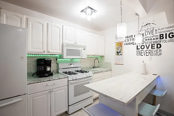 Rented by Sally Raia LLC | media 30