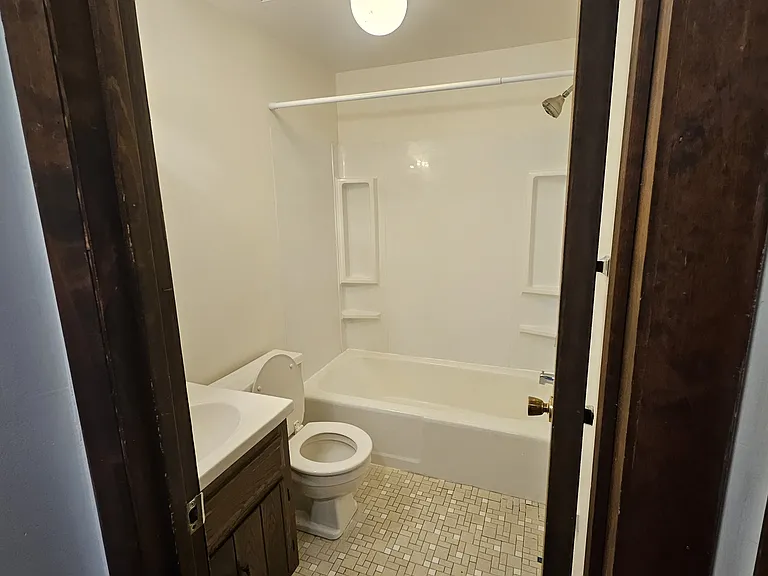 145 Quailwood Pkwy #9 — Photo 3