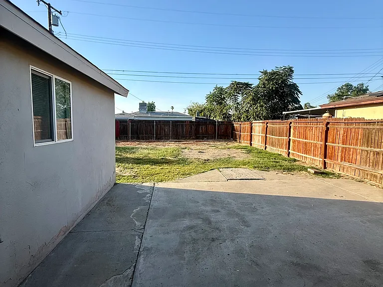 1016 Meredith Dr — Photo 14