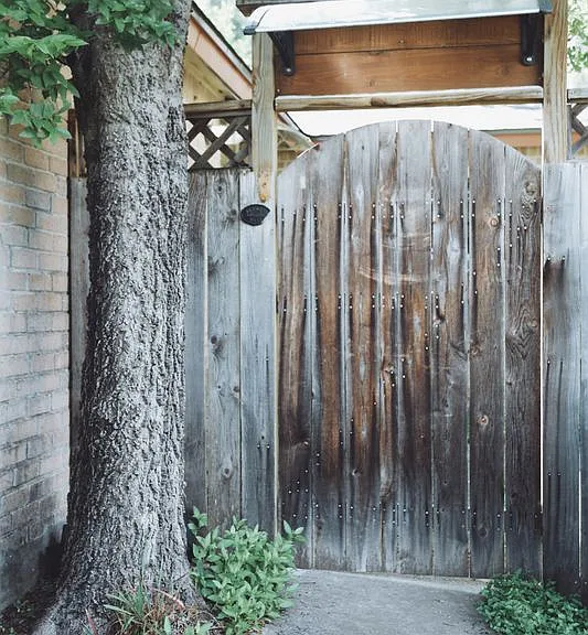 9906 Hundred Oaks Cir #B — Photo 1