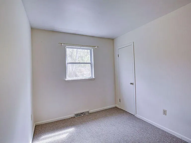 21 Devon Ct — Photo 10