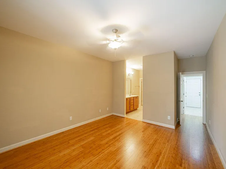 1ST-FLOOR MAIN BEDROOM