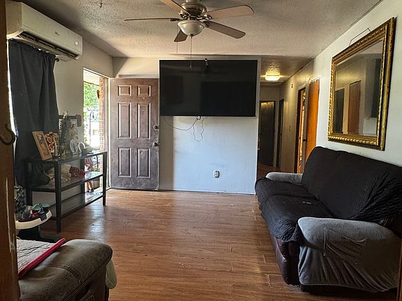 5th image of 301 Essex Dr