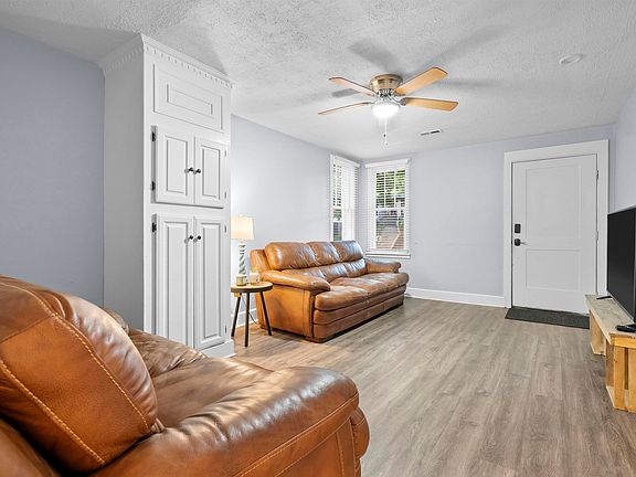 3rd image of 20 Granada Dr