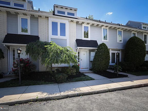 2nd image of 32 Appley Ct