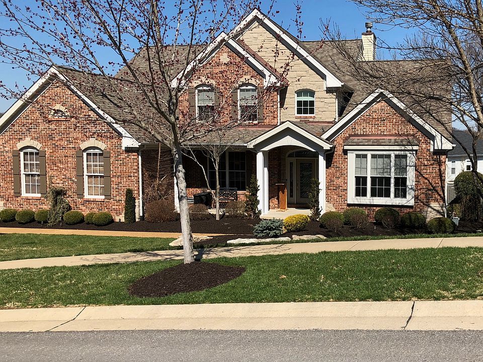 1st image of 552 Woodcliff Heights Dr