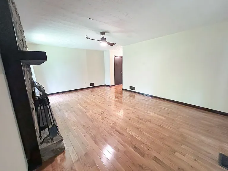 1642 Hillside St — Photo 6