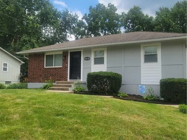 104 SE Kingscross Rd, Blue Springs, MO 64014