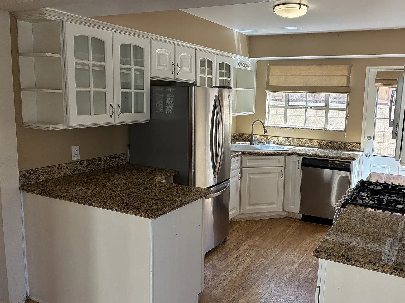 2 bed, 972 sqft, $5,800 — Photo 4