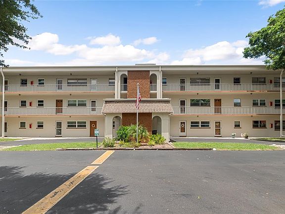 5th image of 5880 38TH AVENUE N #109