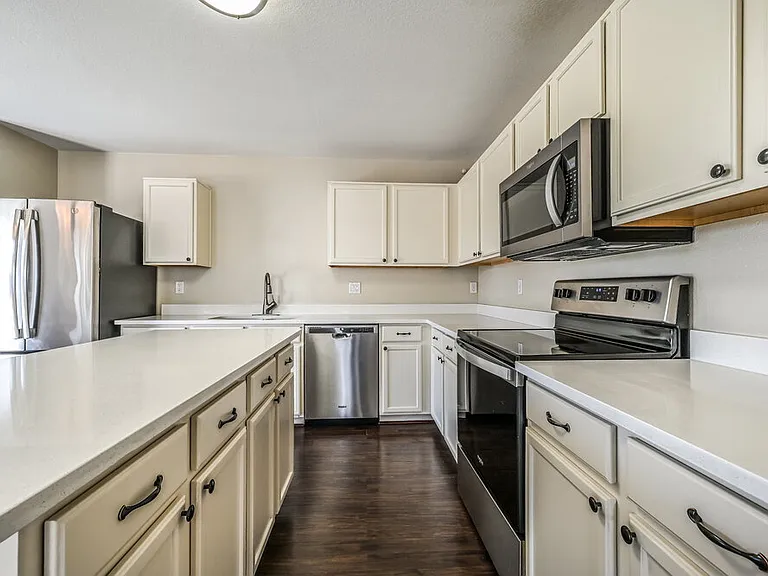 15331 W Cameron Cir — Photo 9