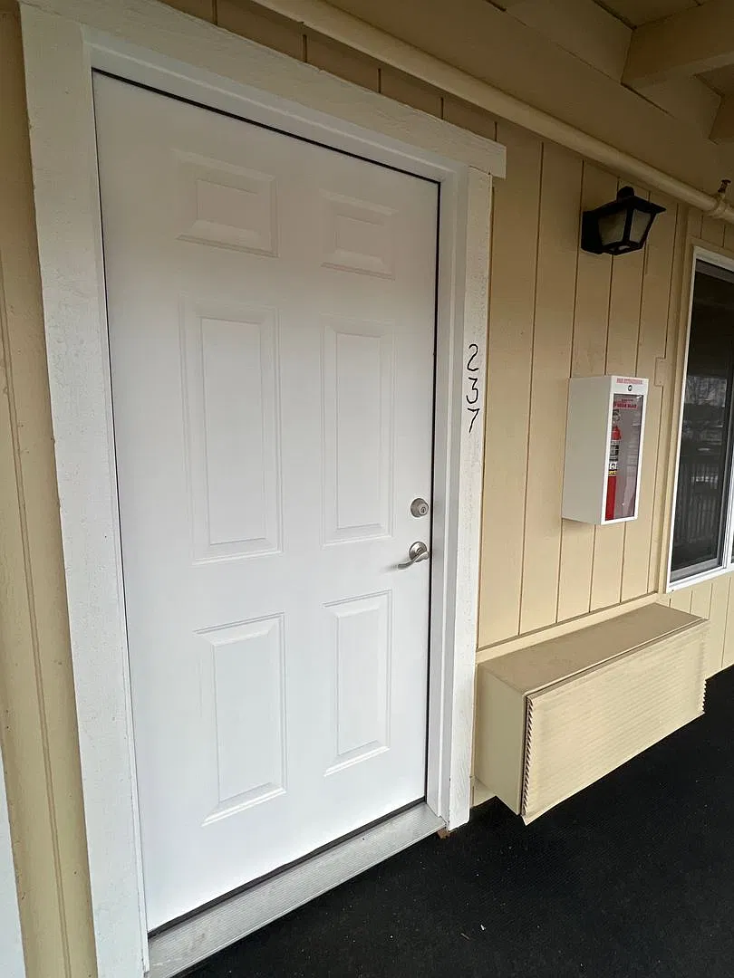 Second Floor Studio Apartment! ALL utilities included! — Photo 2