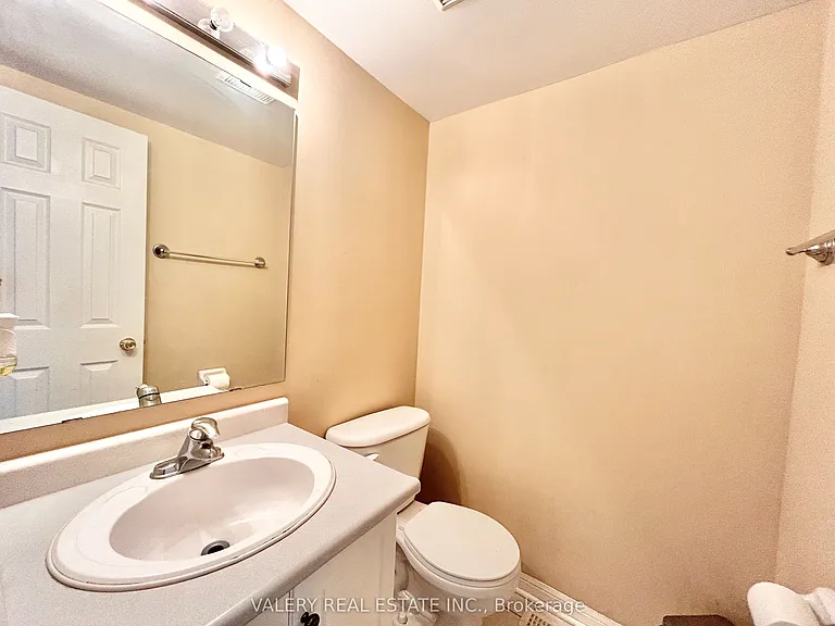 80 Acorn Pl #61 — Photo 3