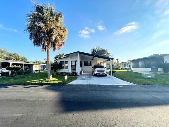 3rd image of 599 Fairway Ct