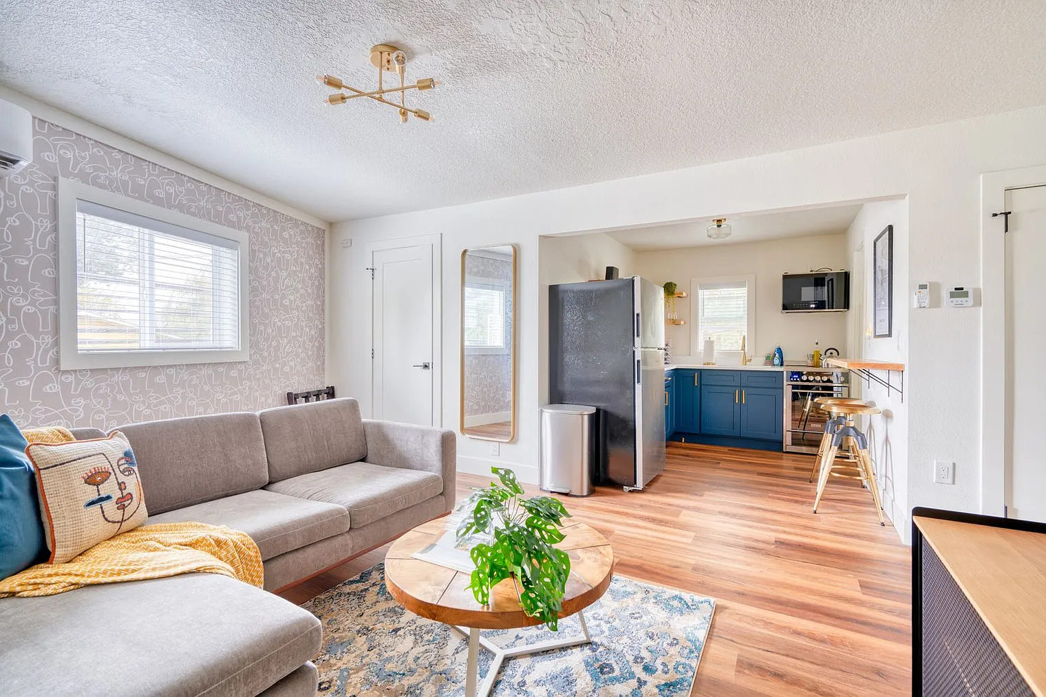 1 bed, 1.0 bath, 398 sqft, $2,250 — Photo 2
