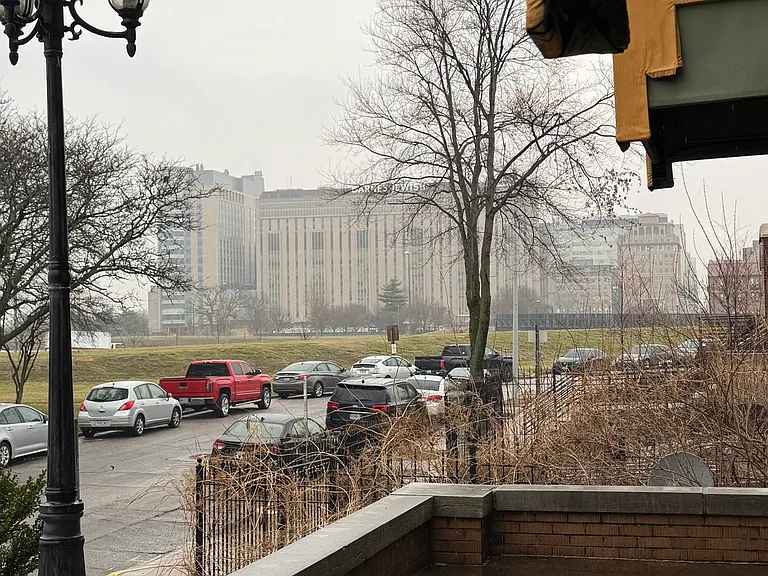 1054 S Kingshighway Blvd #E — Photo 19
