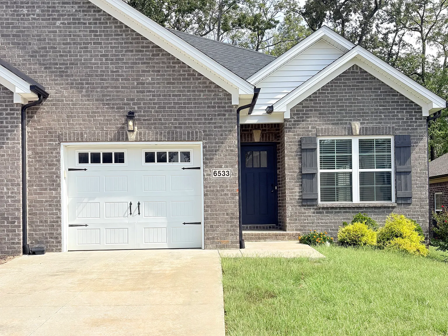 3 bed, 1319 sqft, $1,795 — Photo 1